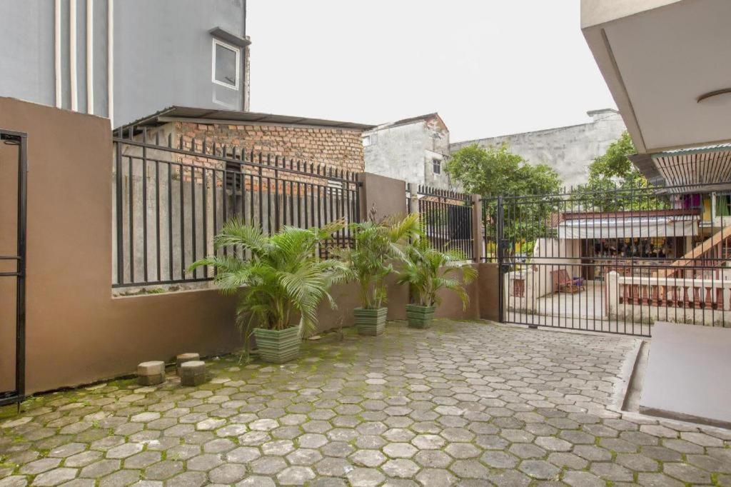 Reddoorz Syariah Near Transmart Mall Palembang Ngoại thất bức ảnh