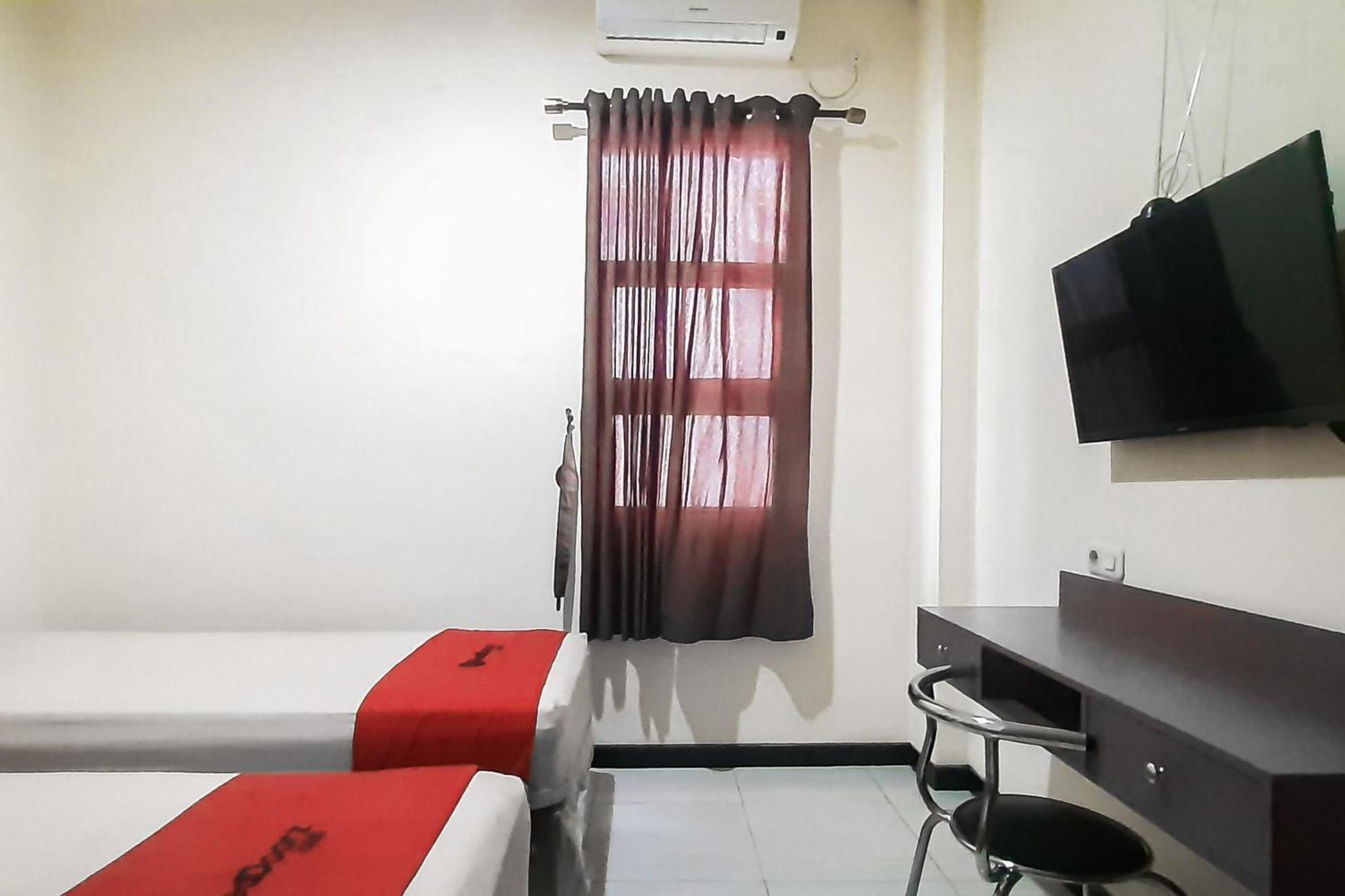 Reddoorz Syariah Near Transmart Mall Palembang Ngoại thất bức ảnh